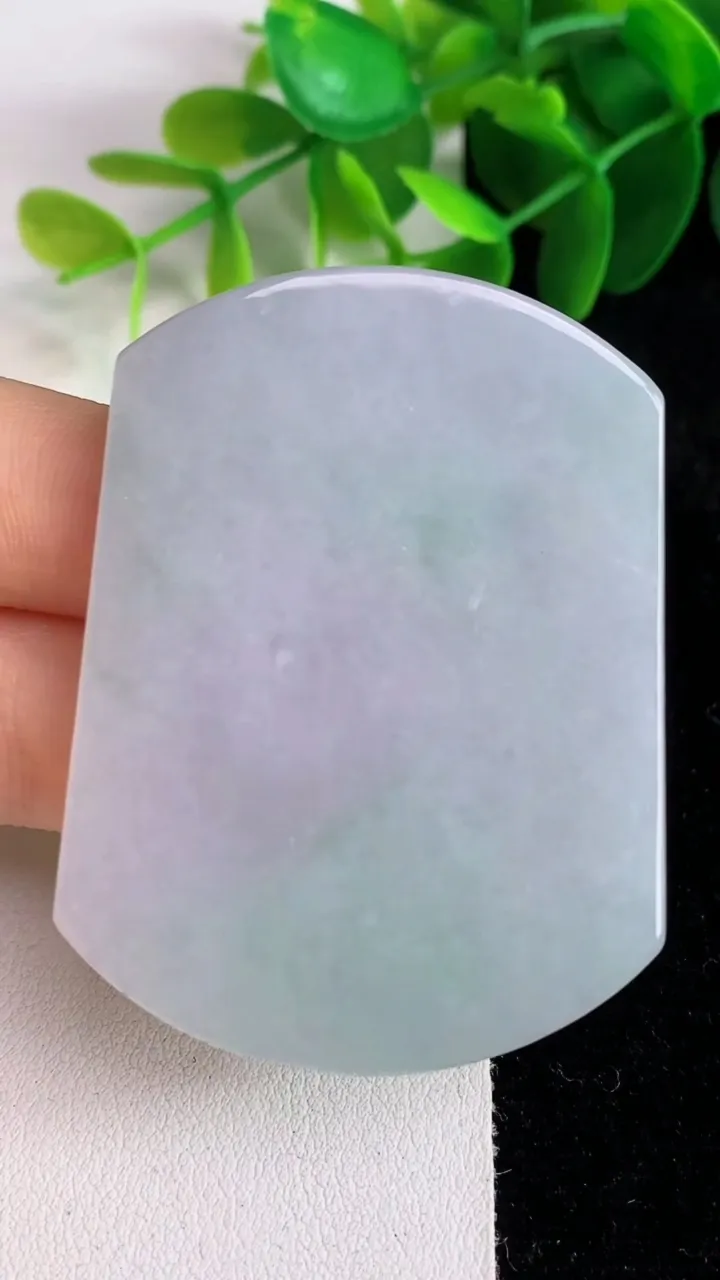 天然A货翡翠春带彩 紫罗兰无事牌吊坠，尺寸54.6-41.4-5.6，重量:38.05g
5月26日