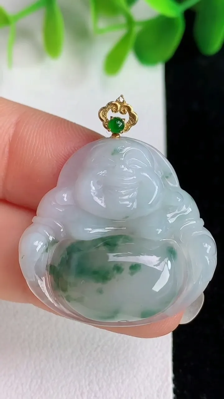 天然A货翡翠飘花佛公吊坠，尺寸27-28.5-5.5，重量:6.57g
5月26日