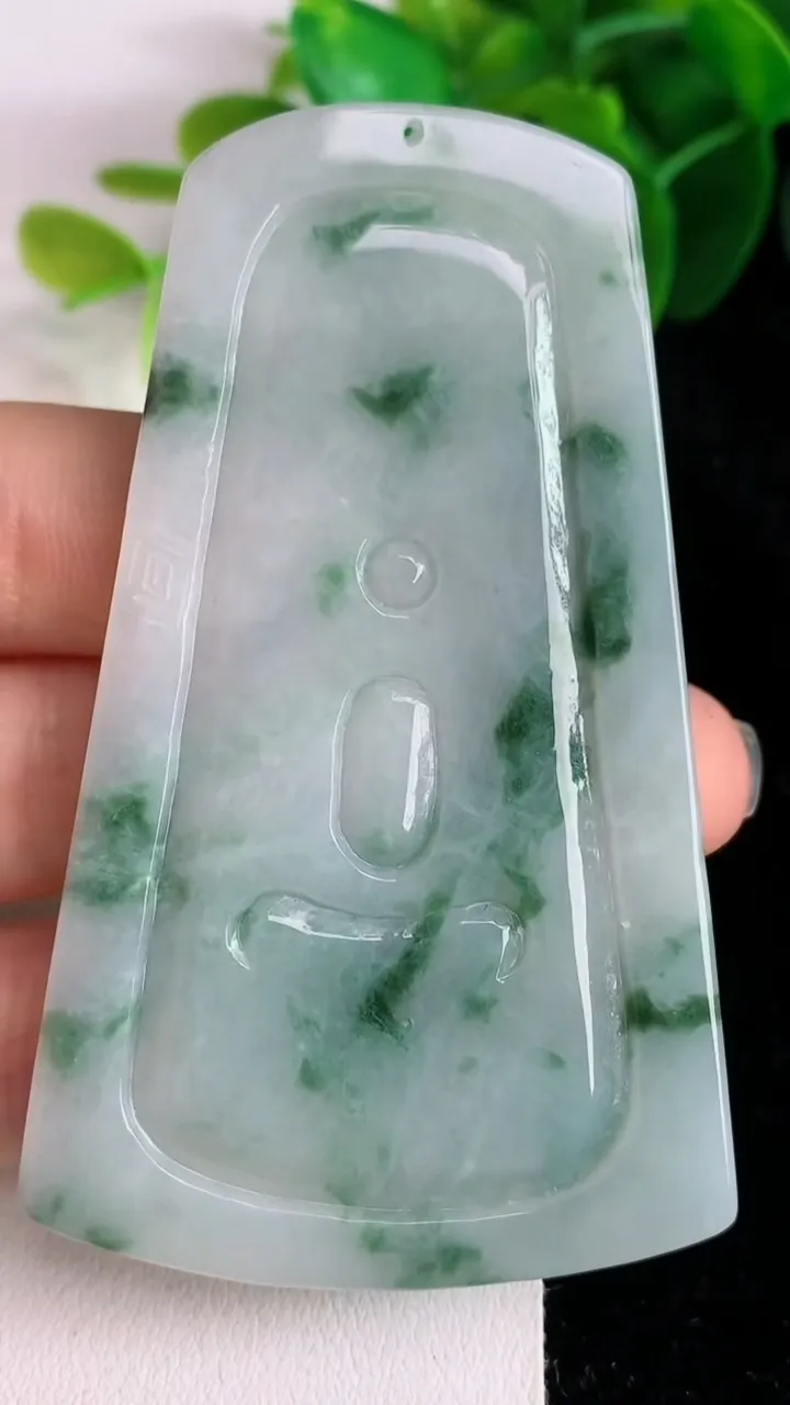 天然A货翡翠飘花文殊菩萨吊坠，尺寸72-43.5-6，重量:43.13g
5月26日