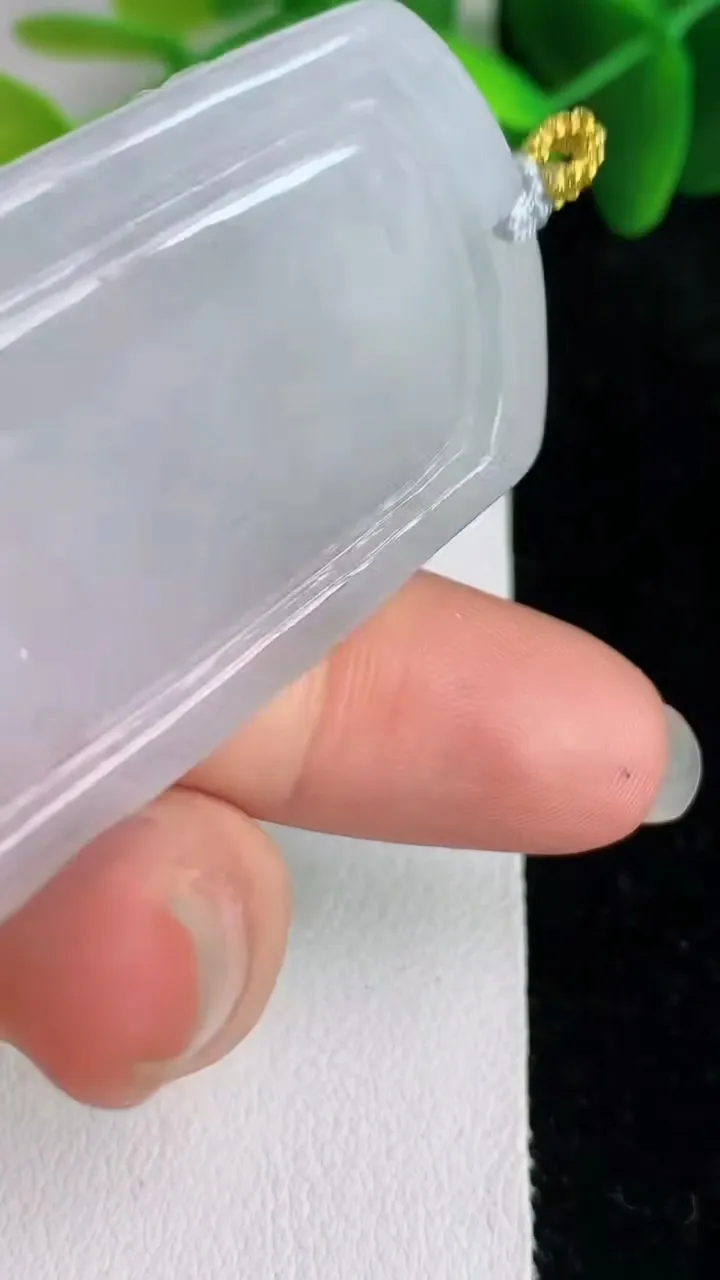 天然A货翡翠白冰生肖猴吊坠，尺寸50-30-9，重量:25.66g
5月26日