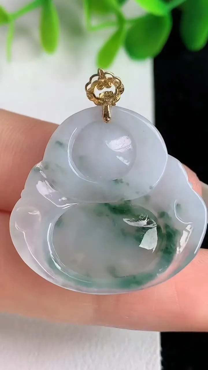天然A货翡翠飘花佛公吊坠，尺寸27-28.5-5.5，重量:6.57g
5月26日