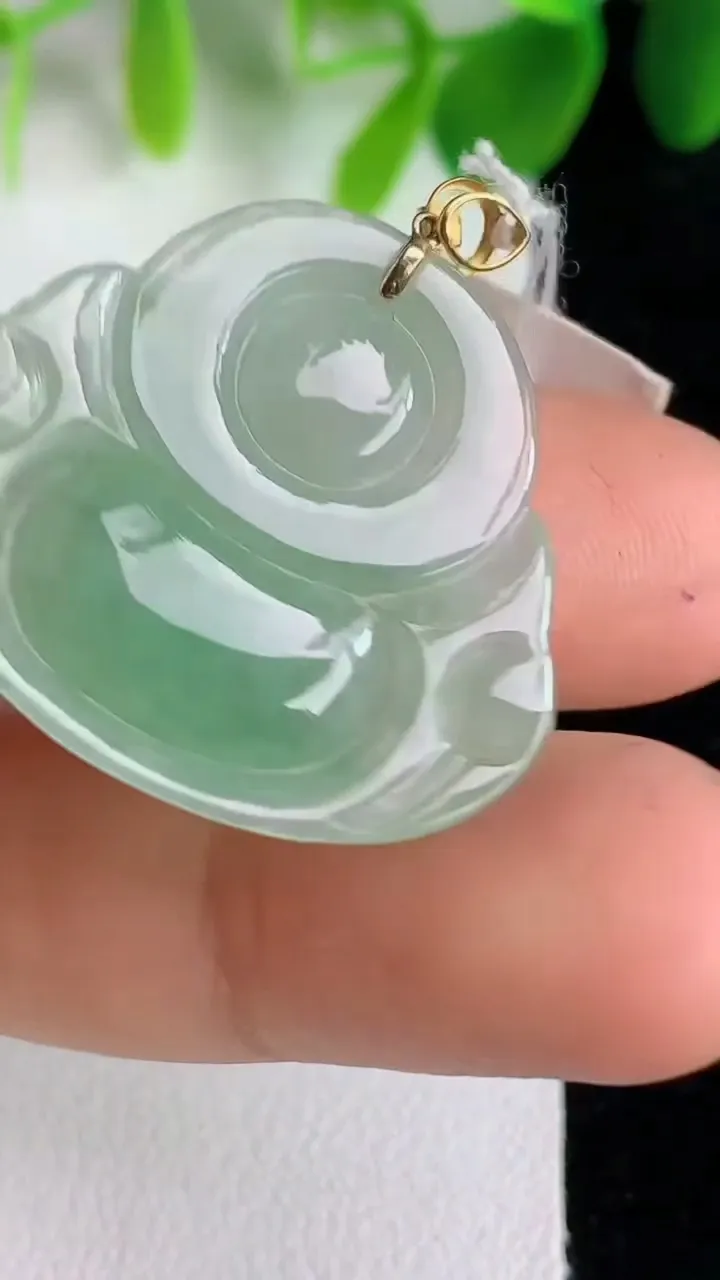 天然A货翡翠佛公吊坠，尺寸24.6-28.2-5.2，重量:5.40g
5月26日