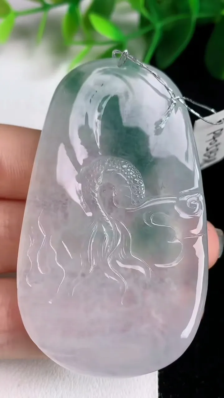 天然A货翡翠飘花祥龙大势至观音菩萨吊坠，尺寸65.2-38.3-6，重量:33.00g
5月26日