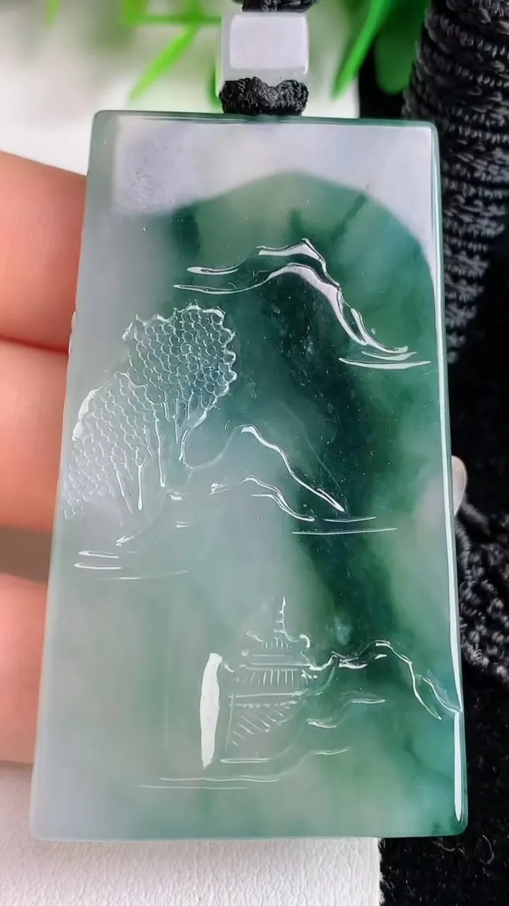 天然A货翡翠飘花山水牌吊坠，尺寸57.7-33.8-6，重量:36.66g
5月26日