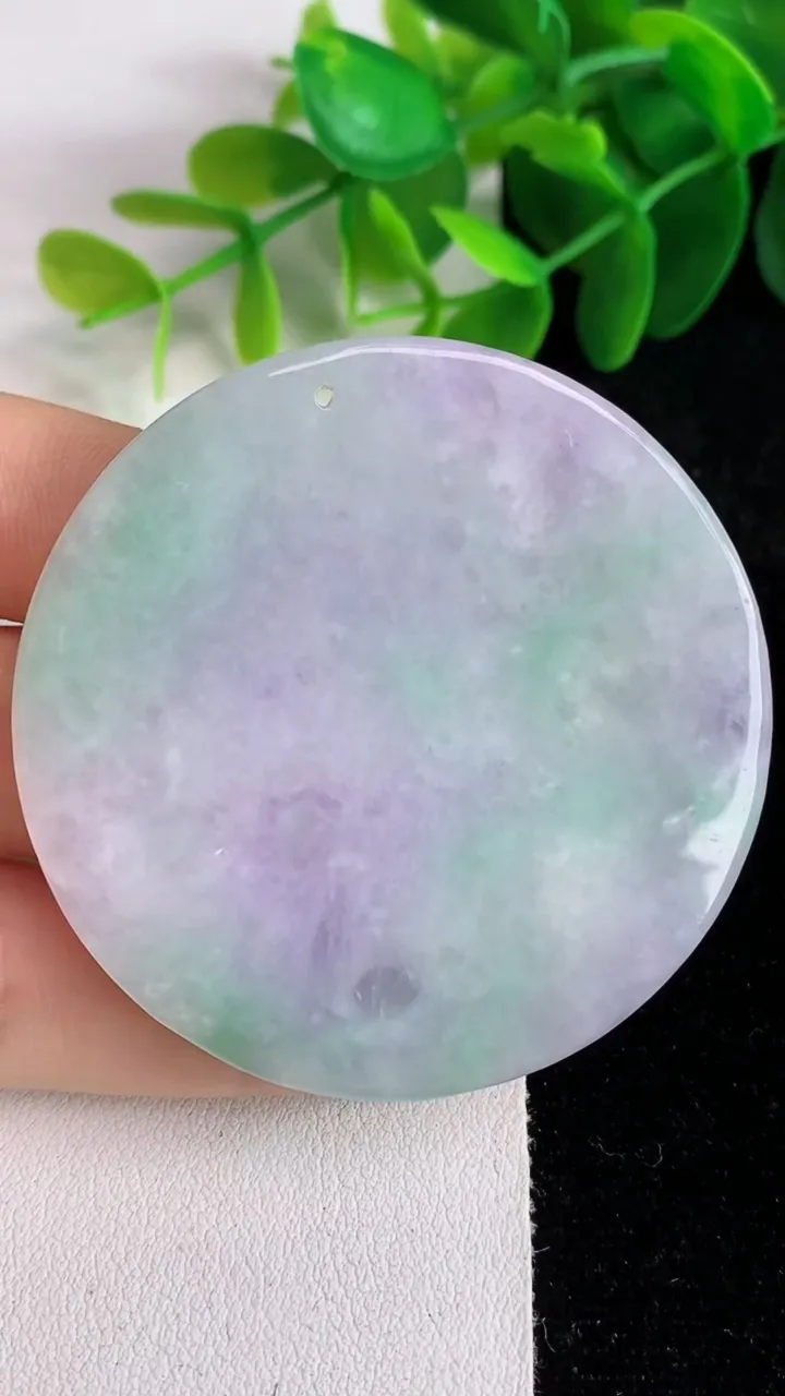 天然A货翡翠春带彩 紫罗兰山水牌吊坠，尺寸52-5.7，重量:33.70g
5月26日