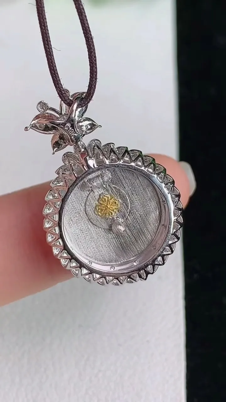 天然A货翡翠平安扣吊坠，尺寸24.8-17-7.5，裸石12.6，重量:2.60g
5月26日