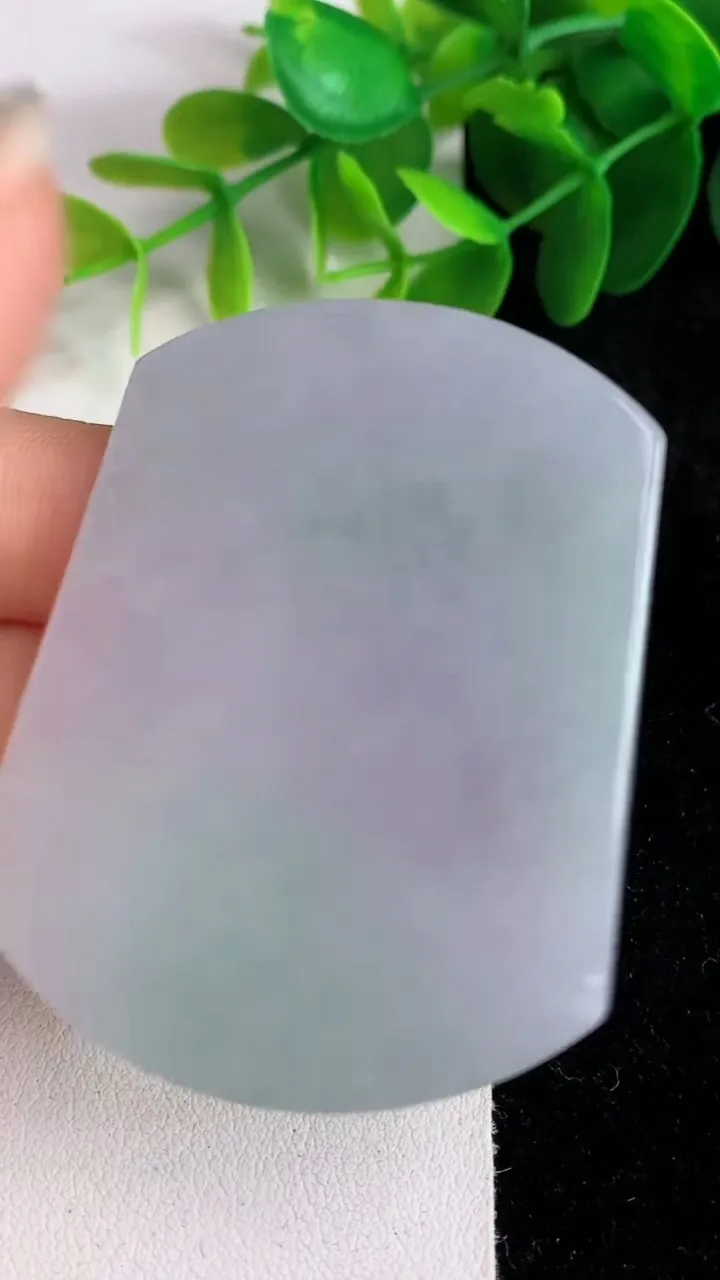 天然A货翡翠春带彩 紫罗兰无事牌吊坠，尺寸54.6-41.4-5.6，重量:38.05g
5月26日