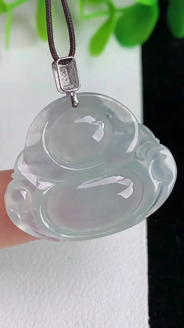 天然A货翡翠白冰佛公吊坠，尺寸23.5-28.8-5.8，重量:6.18g
5月26日