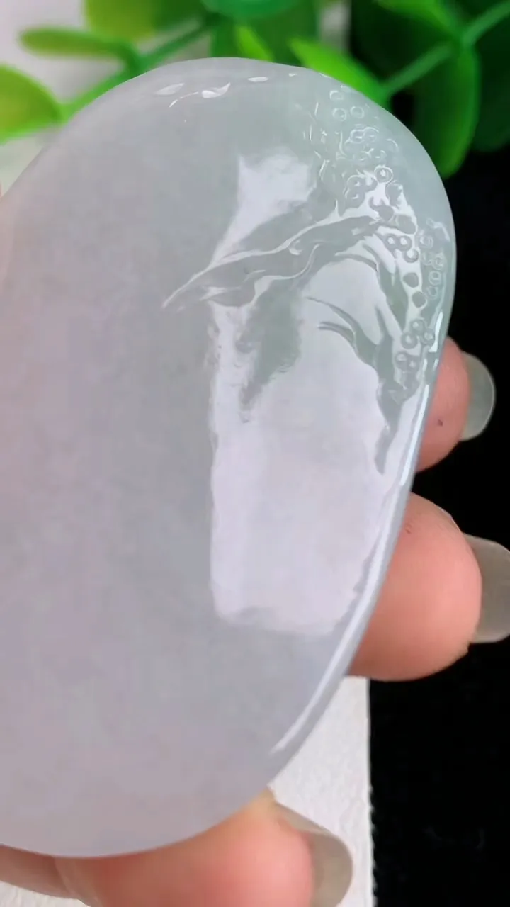 天然A货翡翠山水牌吊坠，尺寸53.7-34-10.2，重量:39.25g
5月26日