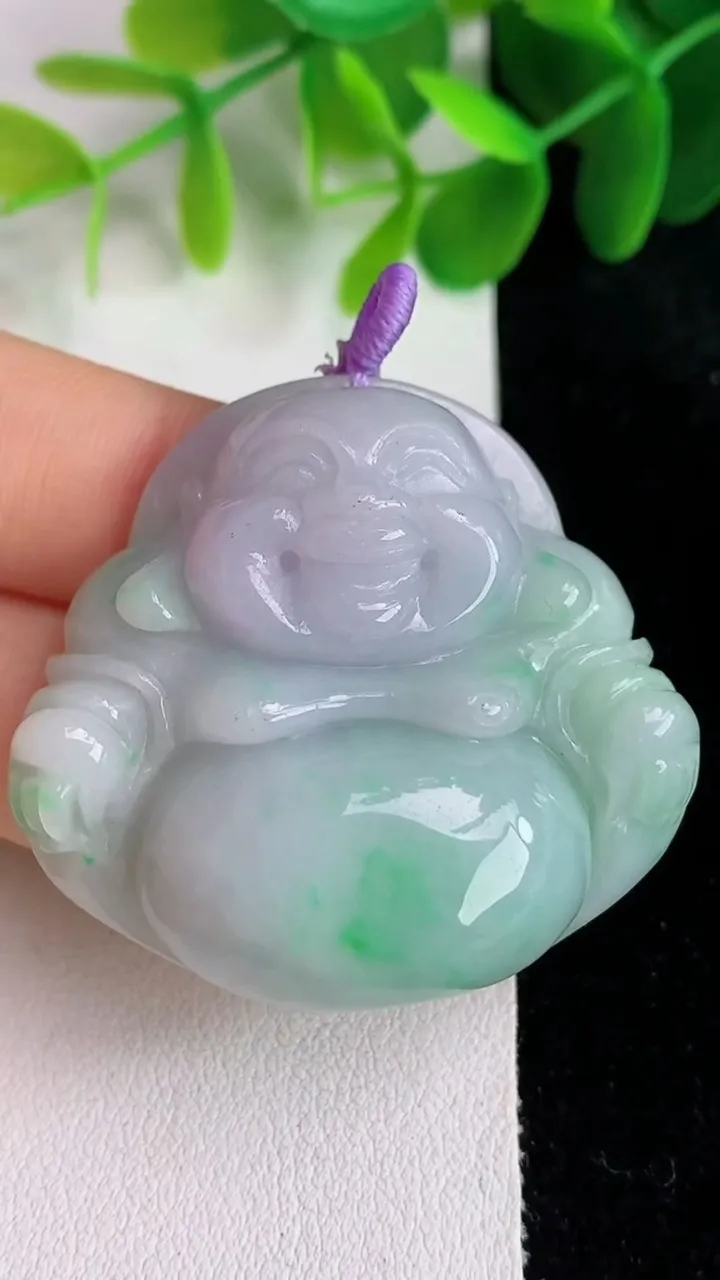 天然A货翡翠佛公吊坠，尺寸38.5-42-12.6，重量:31.41g
5月26日