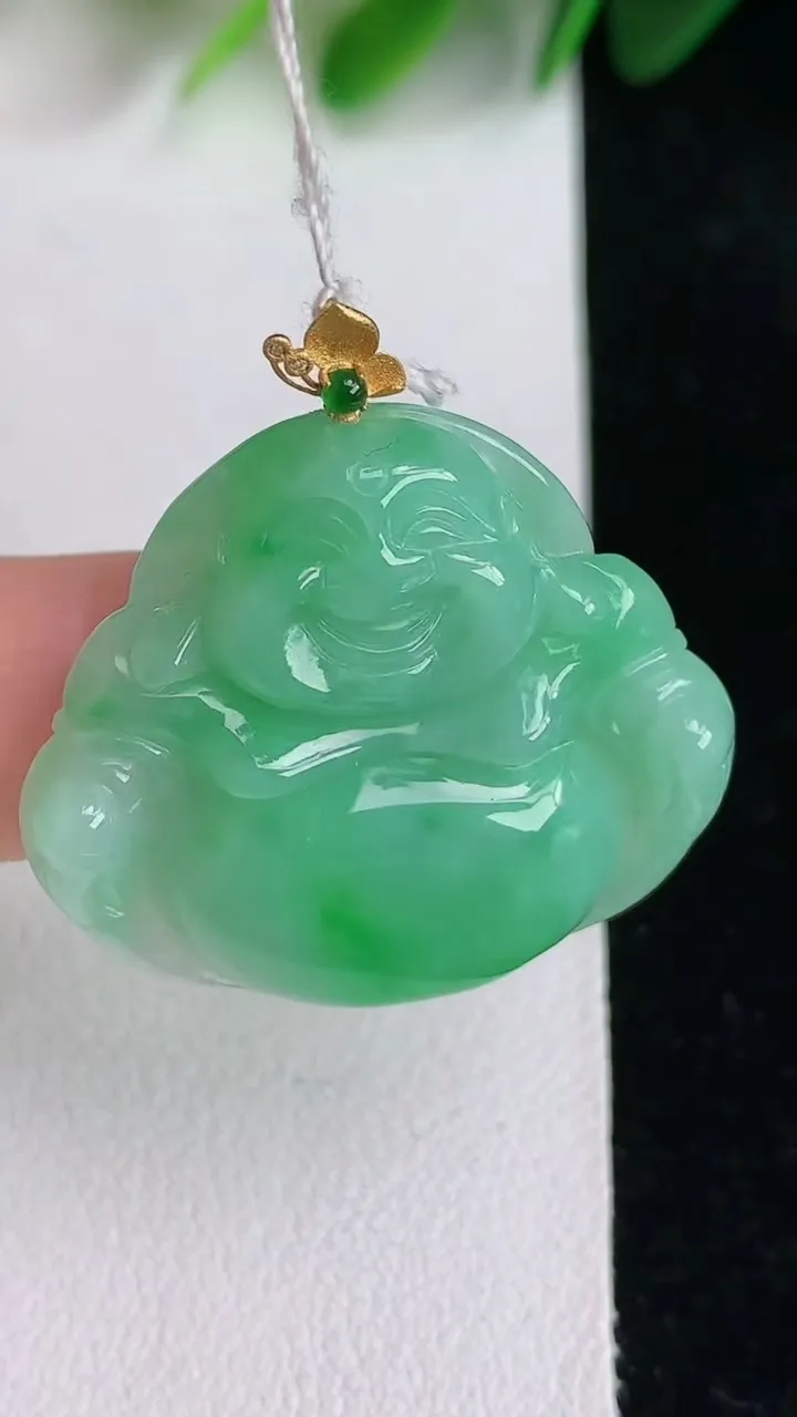 天然A货翡翠佛公吊坠，尺寸27.5-31.3-5.5，重量:7.67g
5月26日
