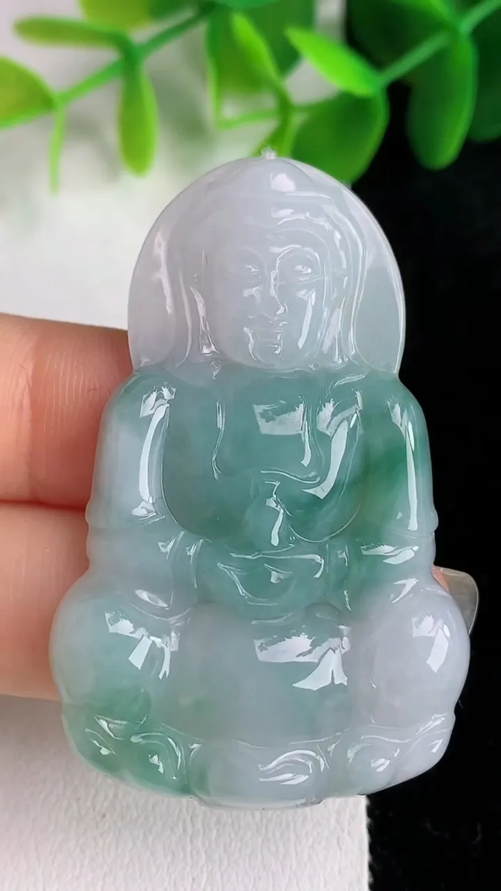 天然A货翡翠观音菩萨吊坠，尺寸49.7-31.7-5，重量:13.50g
5月26日