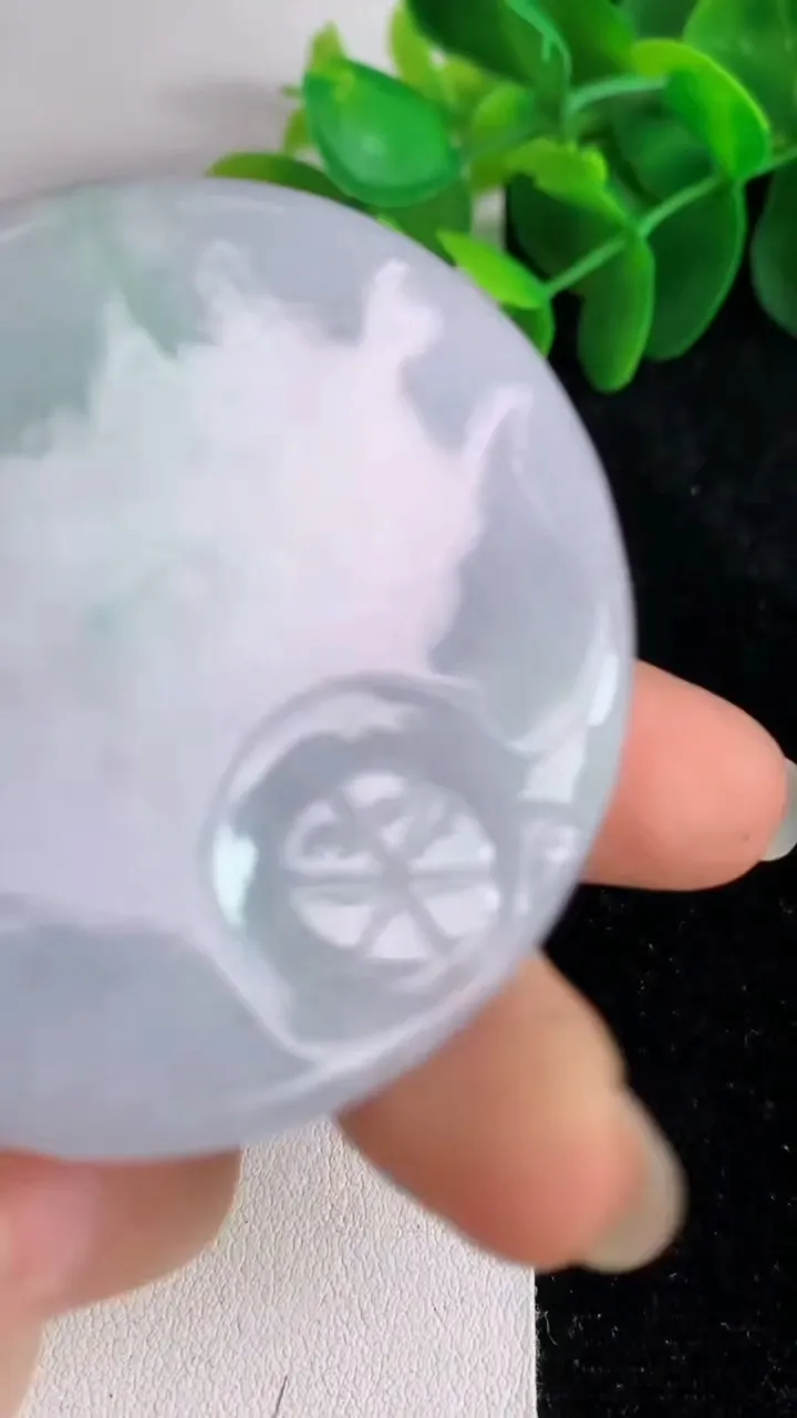天然A货翡翠鸟语花香吊坠，尺寸52.5-48.3-12，重量:71.61g
5月26日