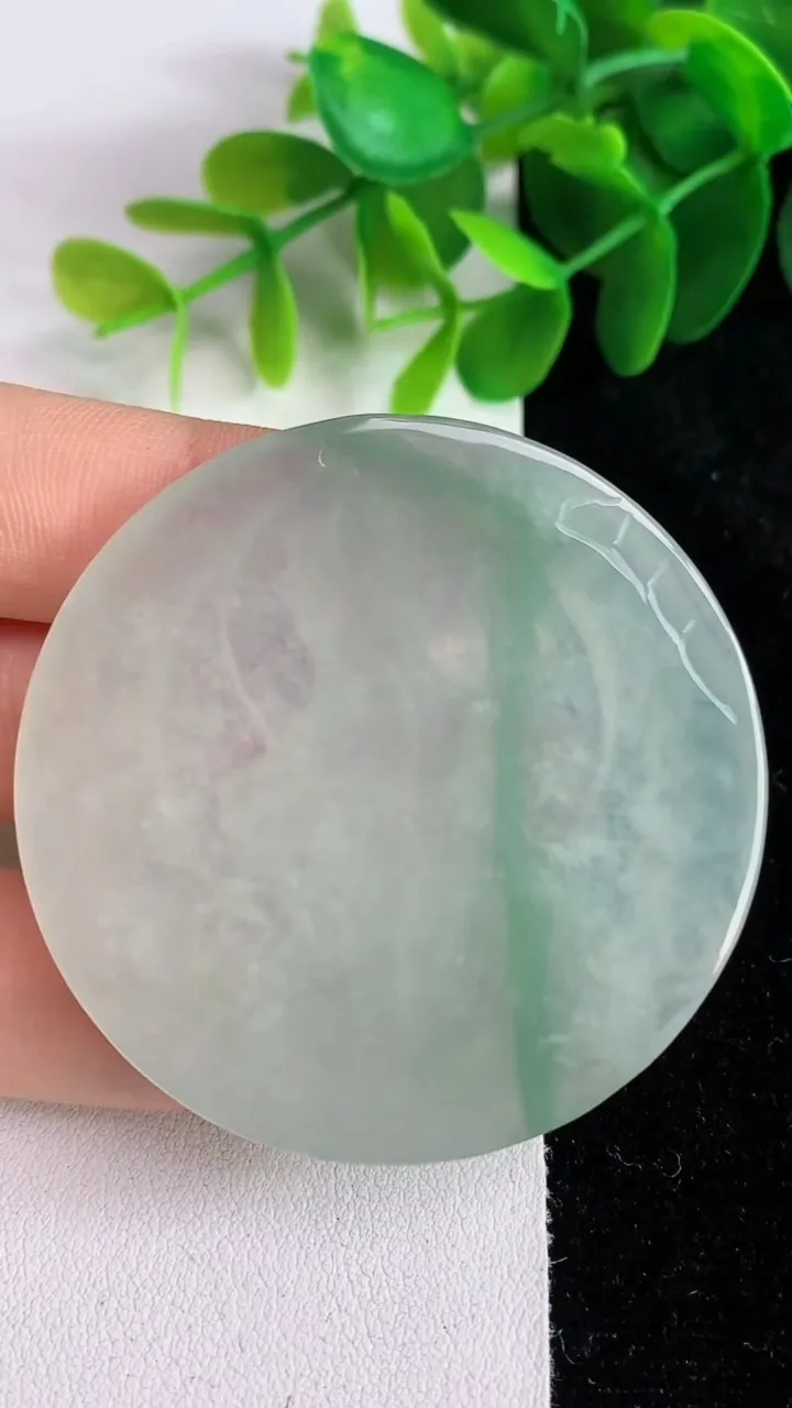 天然A货翡翠不动明王吊坠，尺寸49.6-5.7，重量:27.70g
5月26日