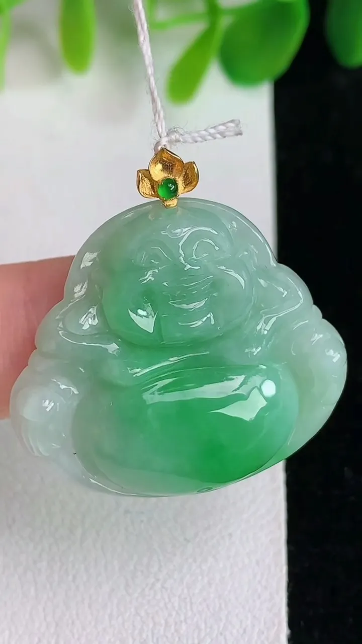 天然A货翡翠佛公吊坠，尺寸25.7-30-5.5，重量:6.88g
5月26日