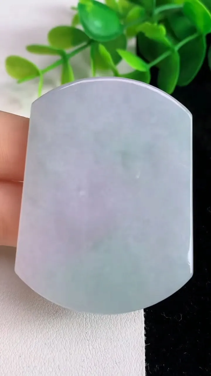 天然A货翡翠春带彩 紫罗兰无事牌吊坠，尺寸54.6-41.4-5.6，重量:38.05g
5月26日