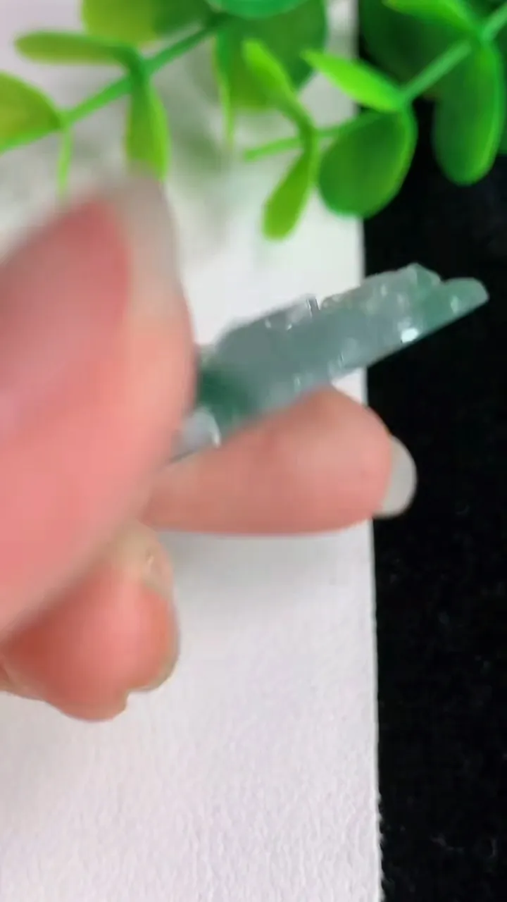天然A货翡翠大势至观音菩萨吊坠，尺寸48.5-32.4-6，重量:15.65g
5月26日