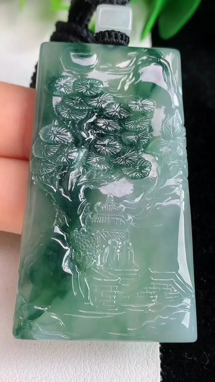 天然A货翡翠飘花山水牌吊坠，尺寸57.7-33.8-6，重量:36.66g
5月26日