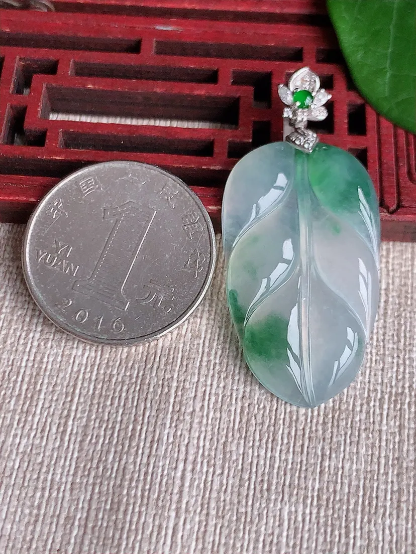 a货翡翠老坑冰种18K金伴钻镶嵌飘花叶子金枝玉叶吊坠  尺寸45×35.5×20.4×4mm 重量6.73g 0525