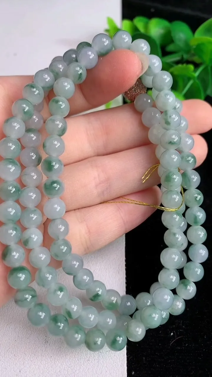 天然A货翡翠货飘花圆珠项链108颗，尺寸6.4，重量:52.22g5月27日
工厂直销收藏佳品,种好水足，色泽均匀，有种有色，上手高大气！