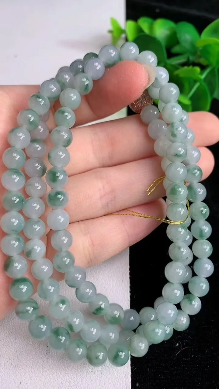 天然A货翡翠货飘花圆珠项链108颗，尺寸6.4，重量:52.22g5月27日
工厂直销收藏佳品,种好水足，色泽均匀，有种有色，上手高大气！