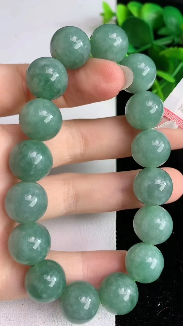 天然A货翡翠圆珠手串16颗，尺寸13，重量:58.87g5月27日
工厂直销收藏佳品,种好水足，色泽