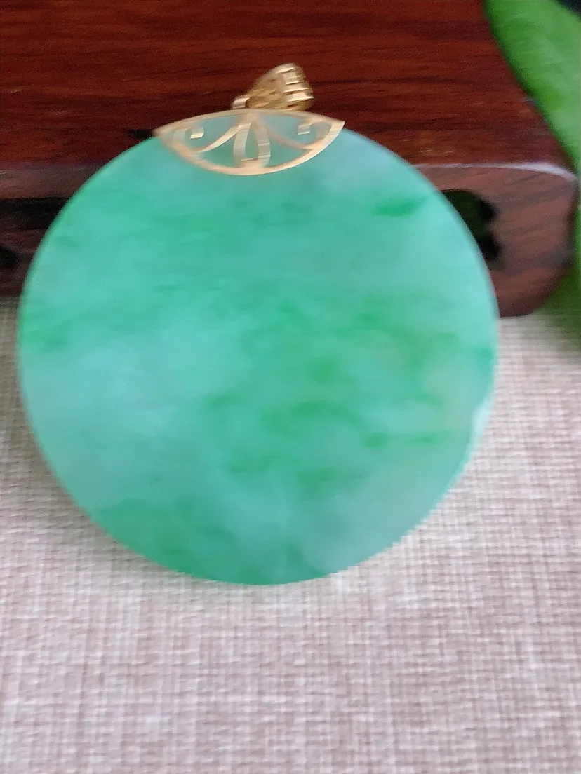 a货翡翠老坑冰种18K金镶嵌飘绿无事牌吊坠  尺寸48.5×4mm 重量24.95g 0525