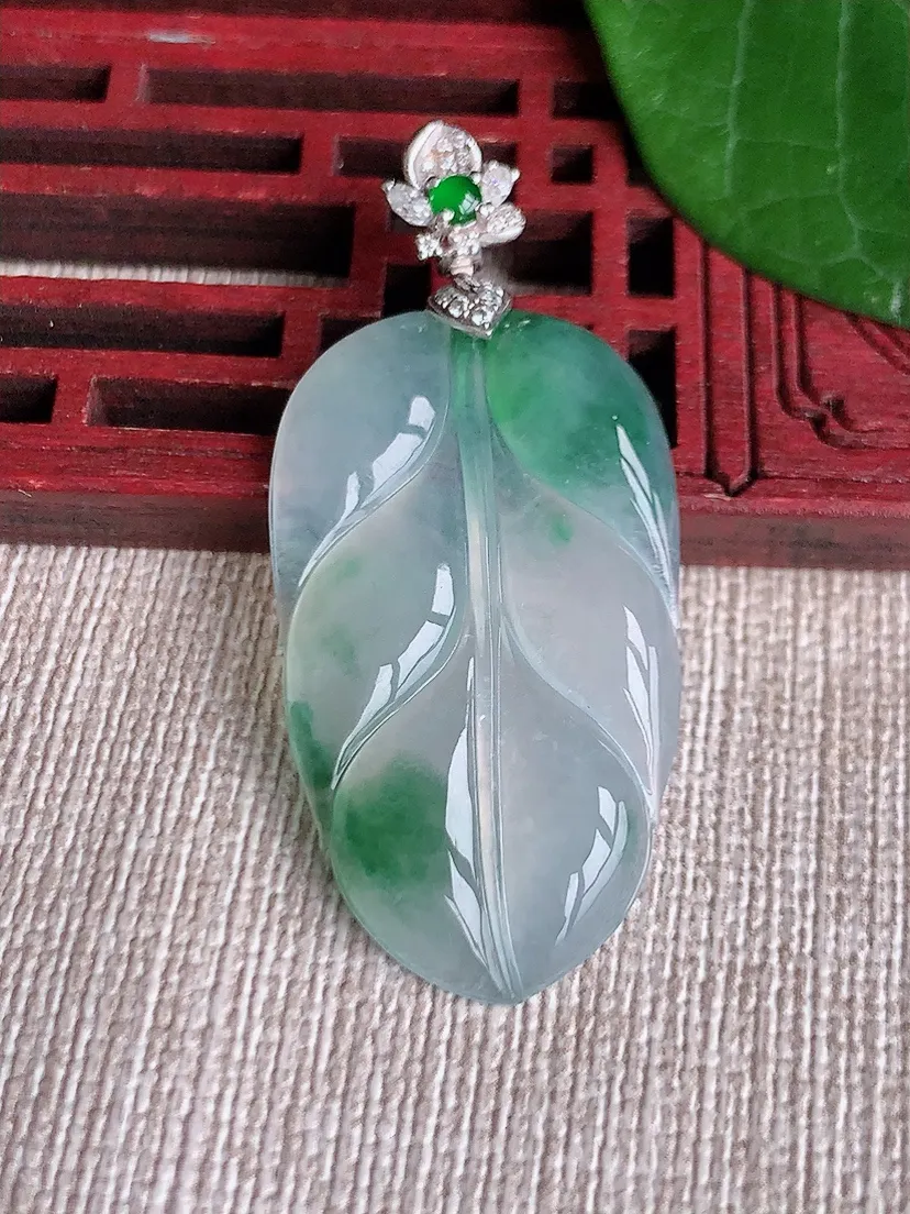 a货翡翠老坑冰种18K金伴钻镶嵌飘花叶子金枝玉叶吊坠  尺寸45×35.5×20.4×4mm 重量6