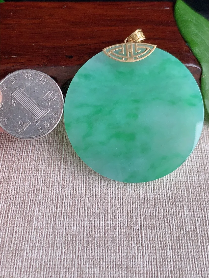 a货翡翠老坑冰种18K金镶嵌飘绿无事牌吊坠  尺寸48.5×4mm 重量24.95g 0525