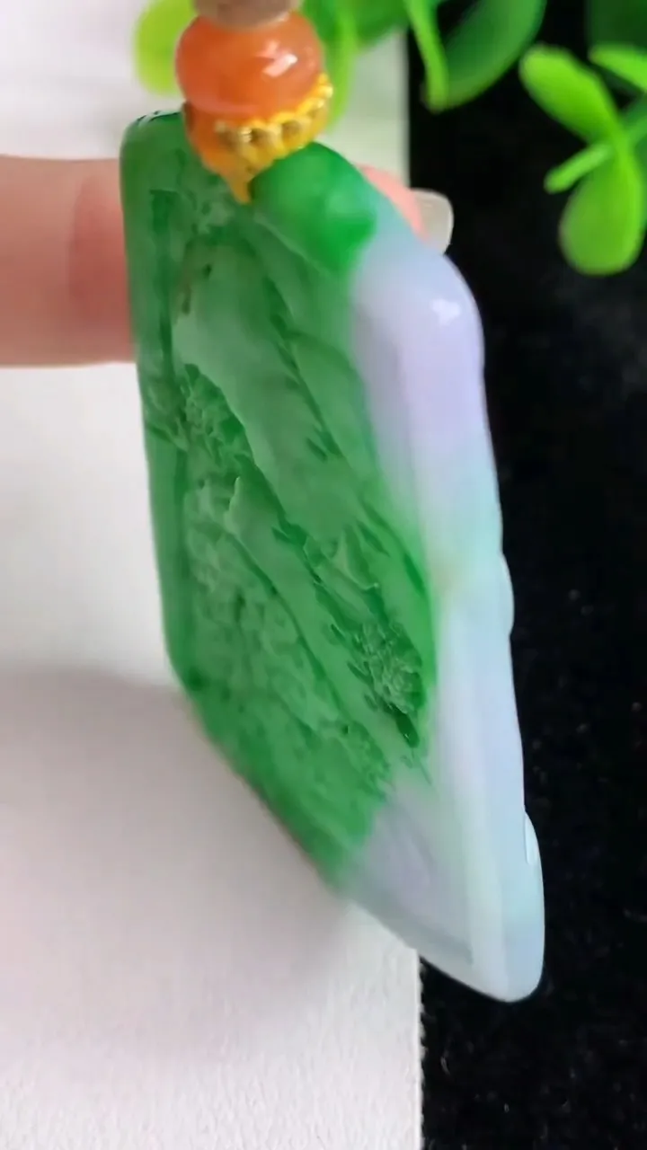 天然A货翡翠山水牌吊坠，尺寸60-41-5.2，重量:34.34g
5月28日