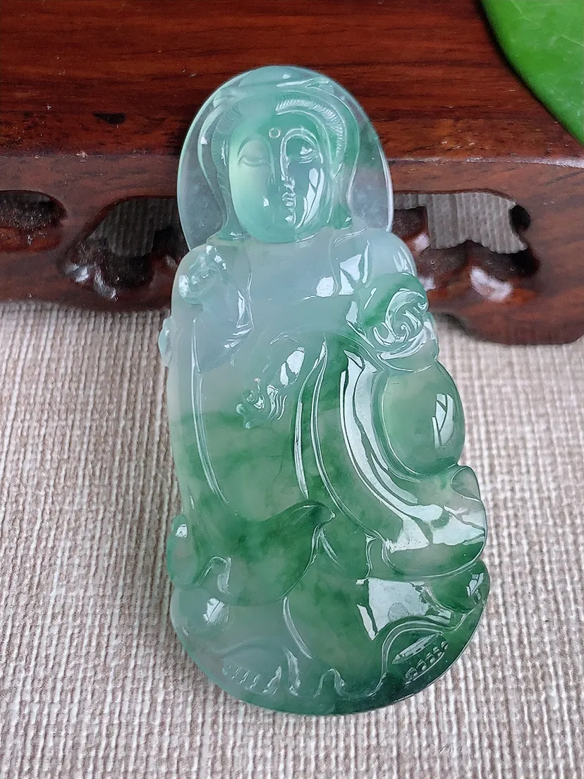 天然A货翡翠飘花观音吊坠尺寸57×26.8×6.5m量18.30g 0527