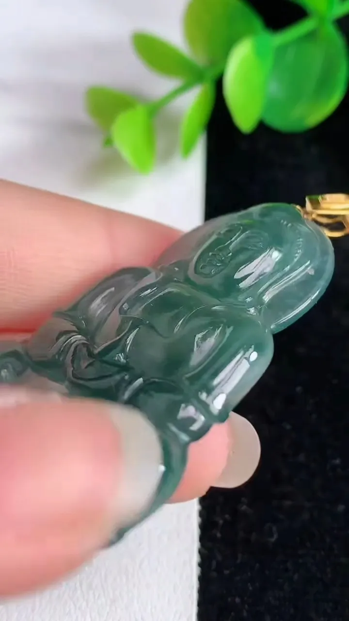 天然A货翡翠k金蓝水观音菩萨吊坠，尺寸46.4-29.9-5.2，重:11.99g
5月28日