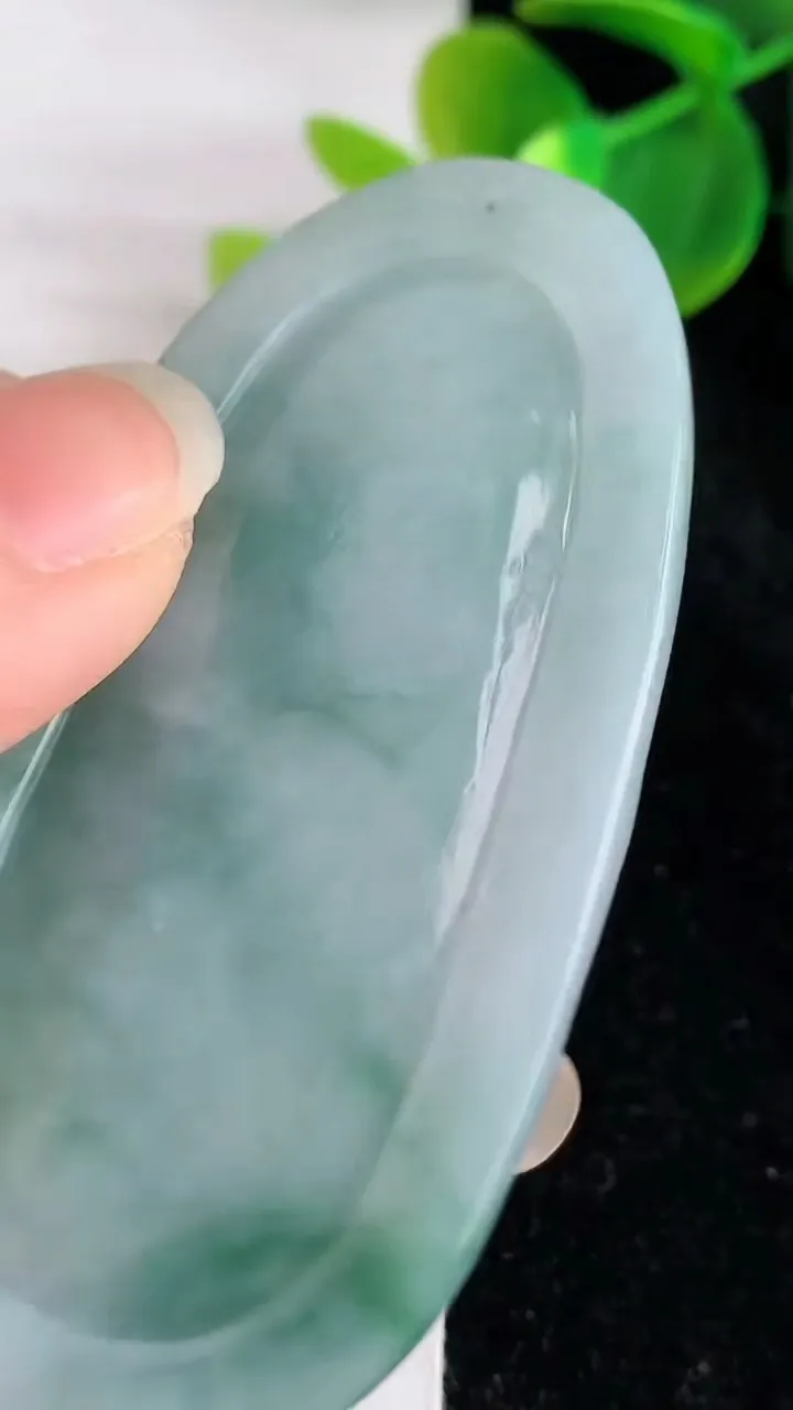 天然A货翡翠生肖虎吊坠，尺寸64.8-33.4-10.6，重:40.26g
5月28日