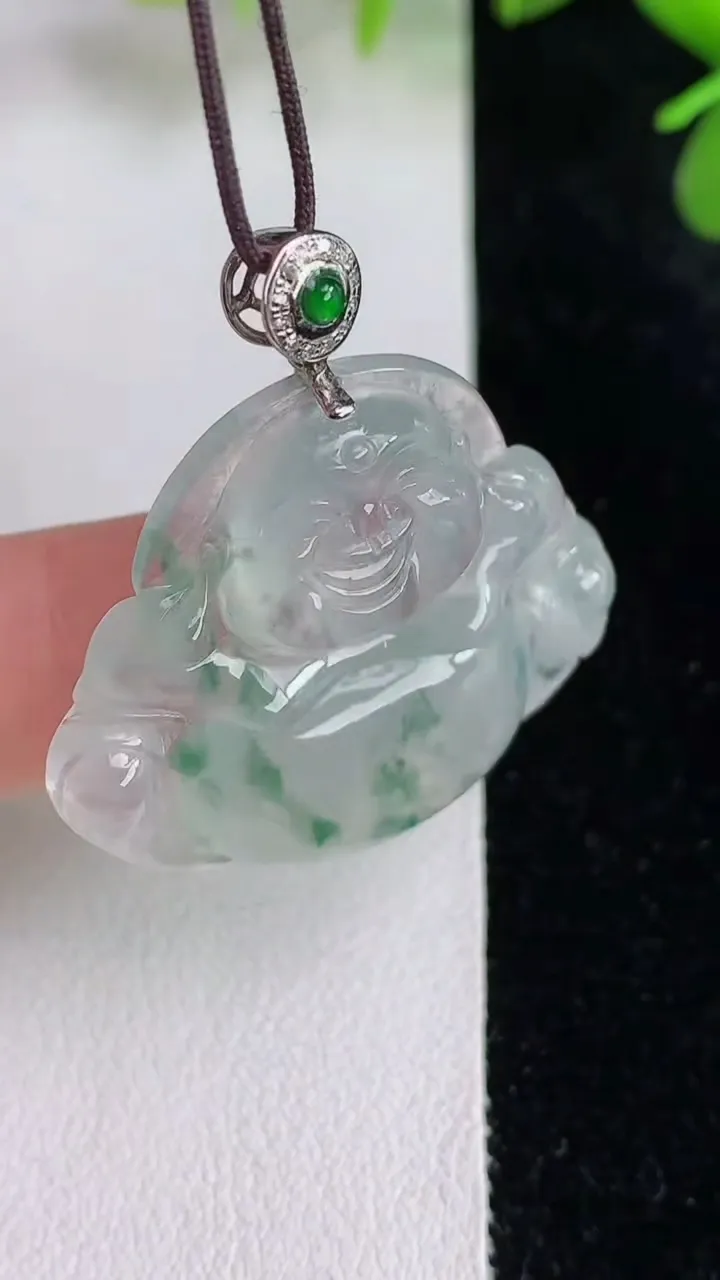 天然A货翡翠飘花佛公吊坠，尺寸29.5-32.8-5.8，重量:8.94g
5月28日