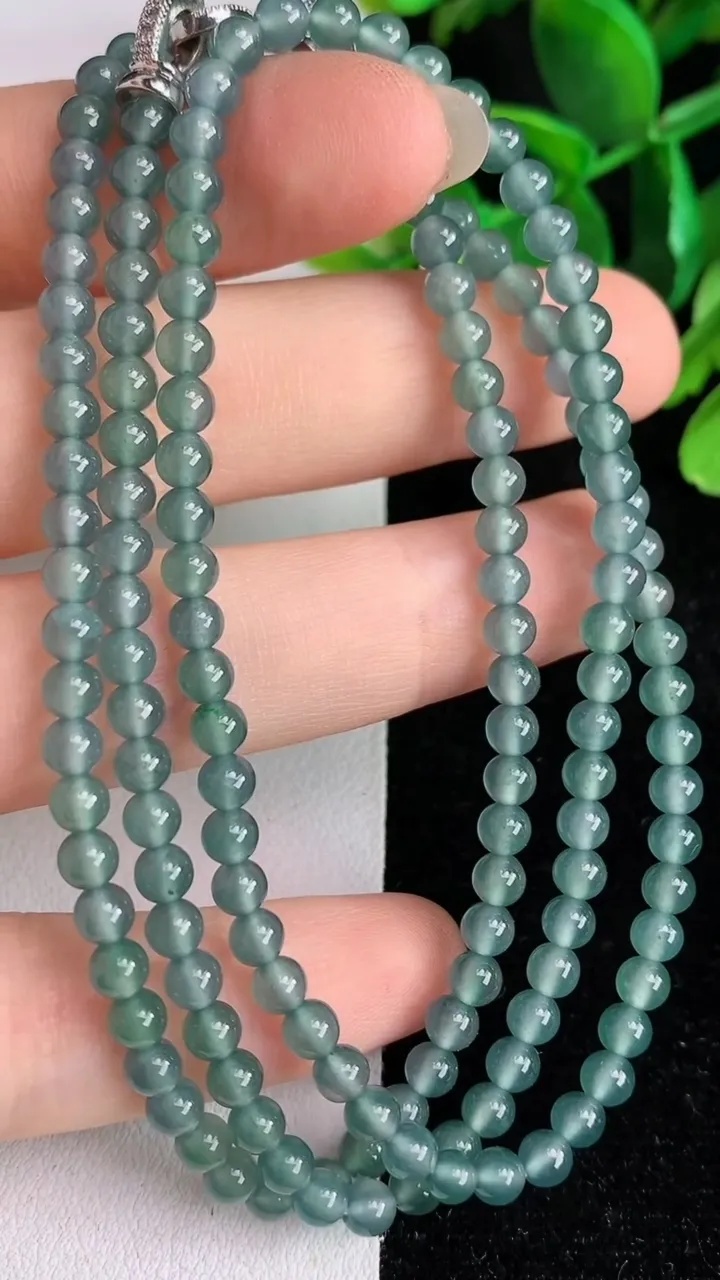天然A货翡翠蓝水小米珠项链154颗，尺寸4，重:17.46g
5月28日