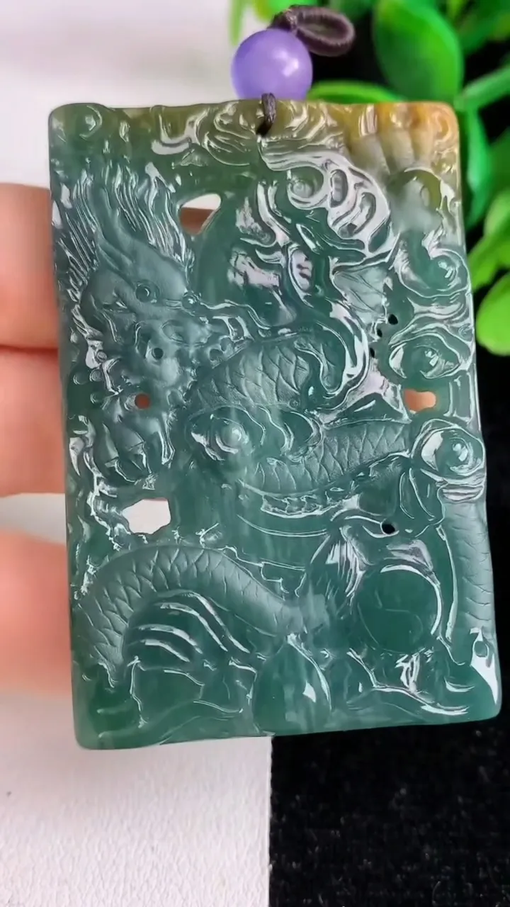 天然A货翡翠蓝水双彩祥龙阿弥陀佛吊坠，尺寸60-40-7，重:36.63g
5月28日