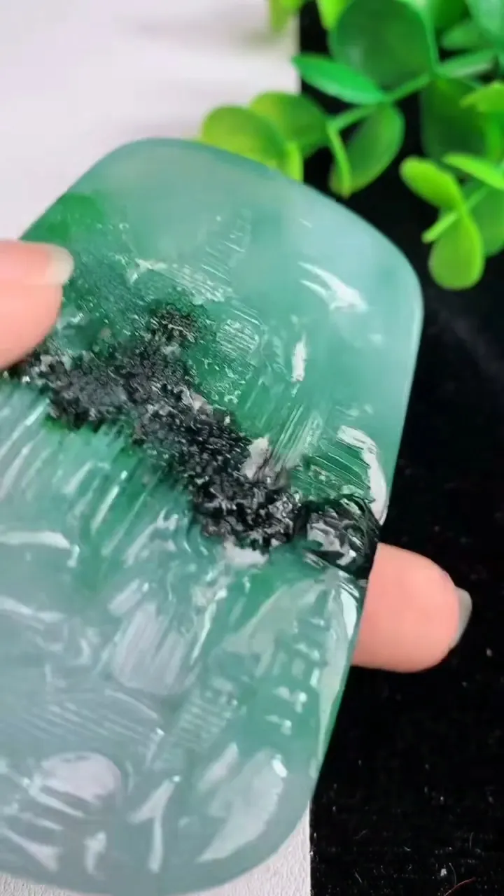 天然A货翡翠山水牌吊坠，尺寸80-52-11.3，重量:95.66g
5月28日