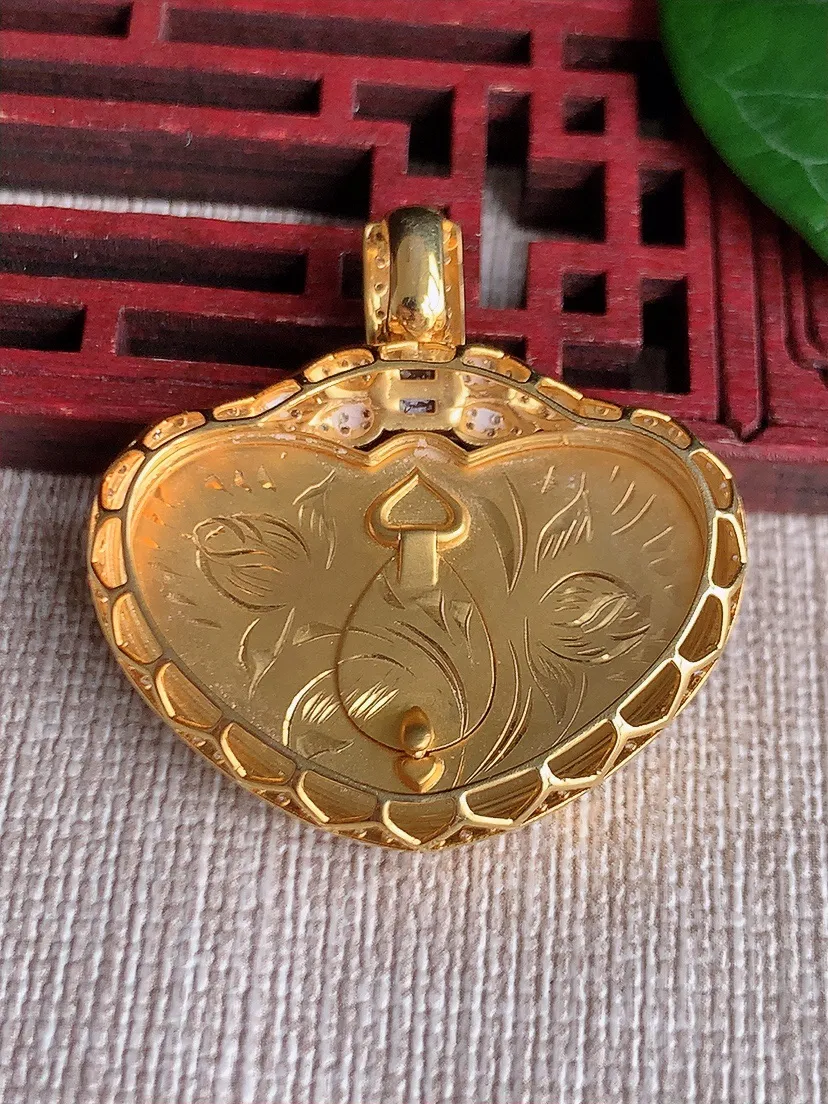 天然A货翡翠18K金伴红翡如意吊坠尺寸33.8×32.5×7.2裸石20.7×30.2m量7.10g