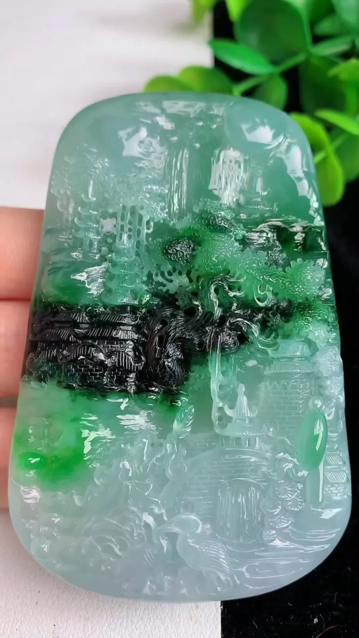 天然A货翡翠山水牌吊坠，尺寸80-52-11.3，重量:95.66g
5月28日