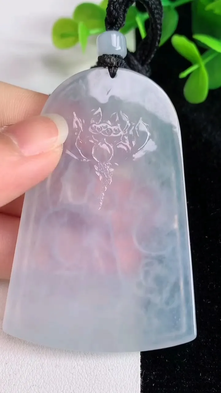 天然A货翡翠白冰大势至观音菩萨吊坠，尺寸65.5-43.7-5，重量:38.88g
5月28日