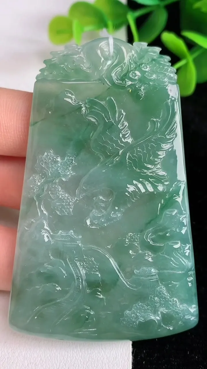 天然A货翡翠山水牌吊坠，尺寸72-45.4-5.6，重量:43.10g
5月28日