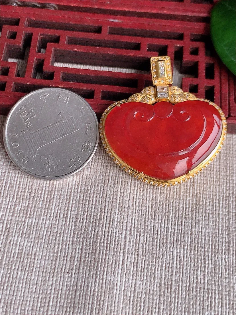天然A货翡翠18K金伴红翡如意吊坠尺寸33.8×32.5×7.2裸石20.7×30.2m量7.10g 0527