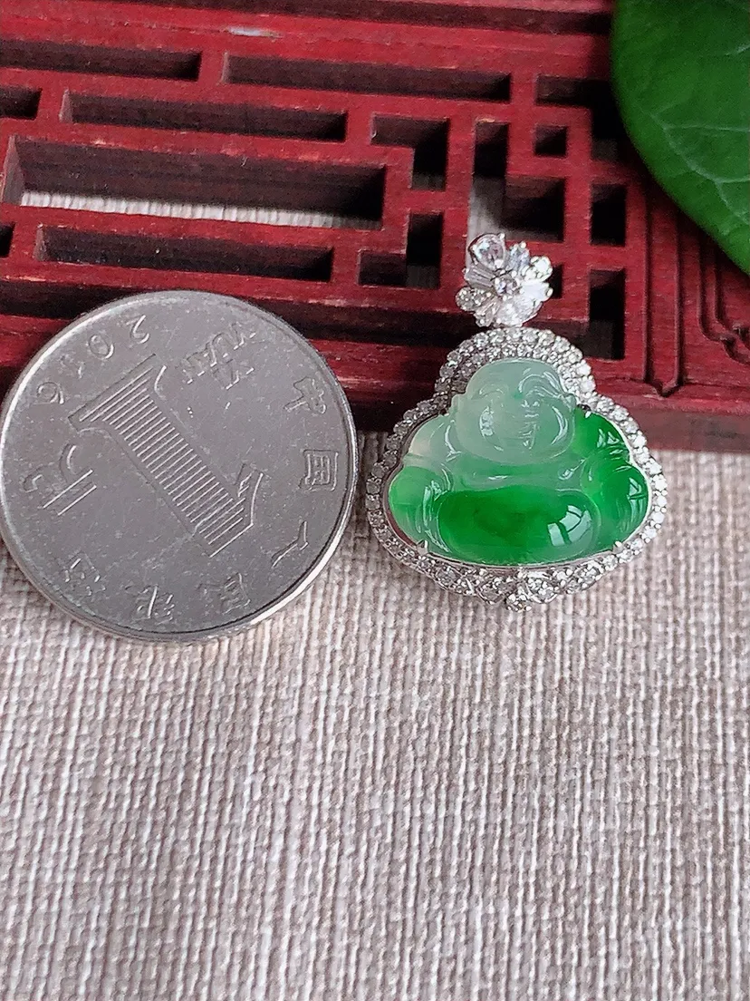 天然A货翡翠18K金伴飘阳绿佛公吊坠尺寸25×20×10裸石13.4×16.8m量5.08g 0527
