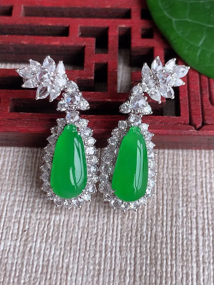 天然A货翡翠18K金伴钻镶嵌阳绿福瓜耳坠 尺寸12×6×7mm 重量6.70g 0527
