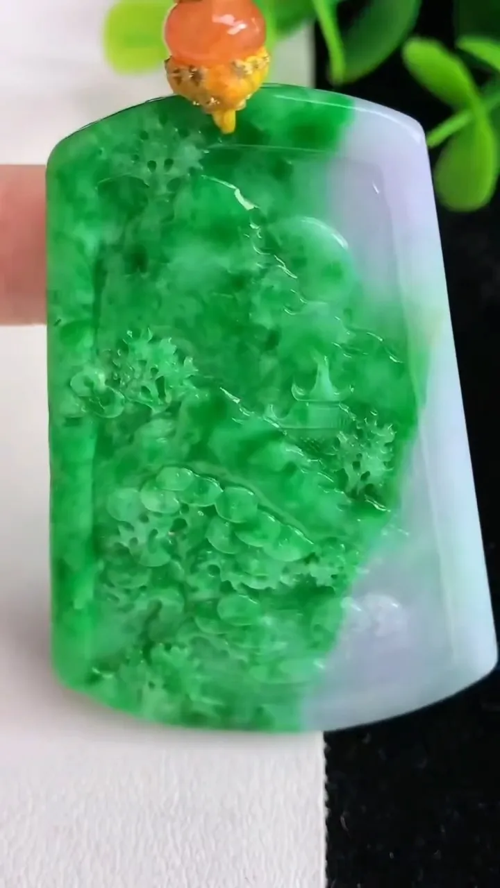 天然A货翡翠山水牌吊坠，尺寸60-41-5.2，重量:34.34g
5月28日