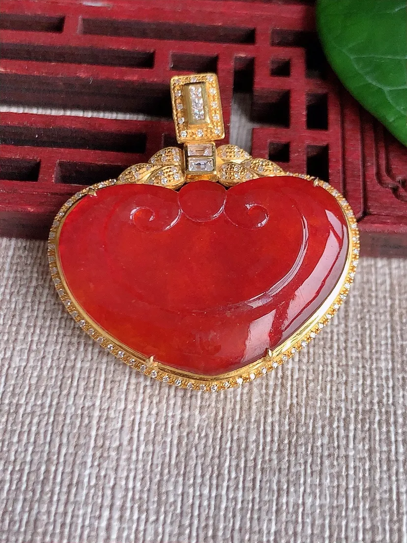 天然A货翡翠18K金伴红翡如意吊坠尺寸33.8×32.5×7.2裸石20.7×30.2m量7.10g 0527