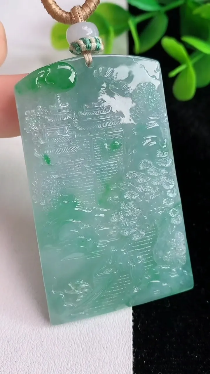天然A货翡翠山水牌吊坠，尺寸63.2-38.3-5.4，重量:41.00g
5月28日