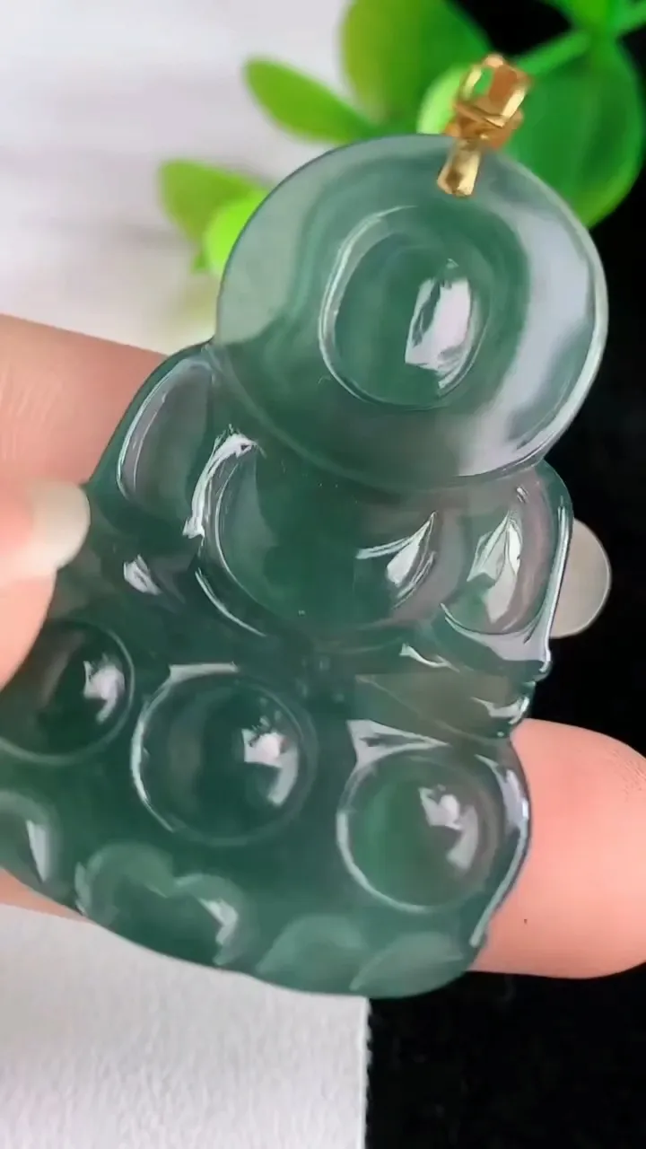 天然A货翡翠k金蓝水观音菩萨吊坠，尺寸46.4-29.9-5.2，重:11.99g
5月28日