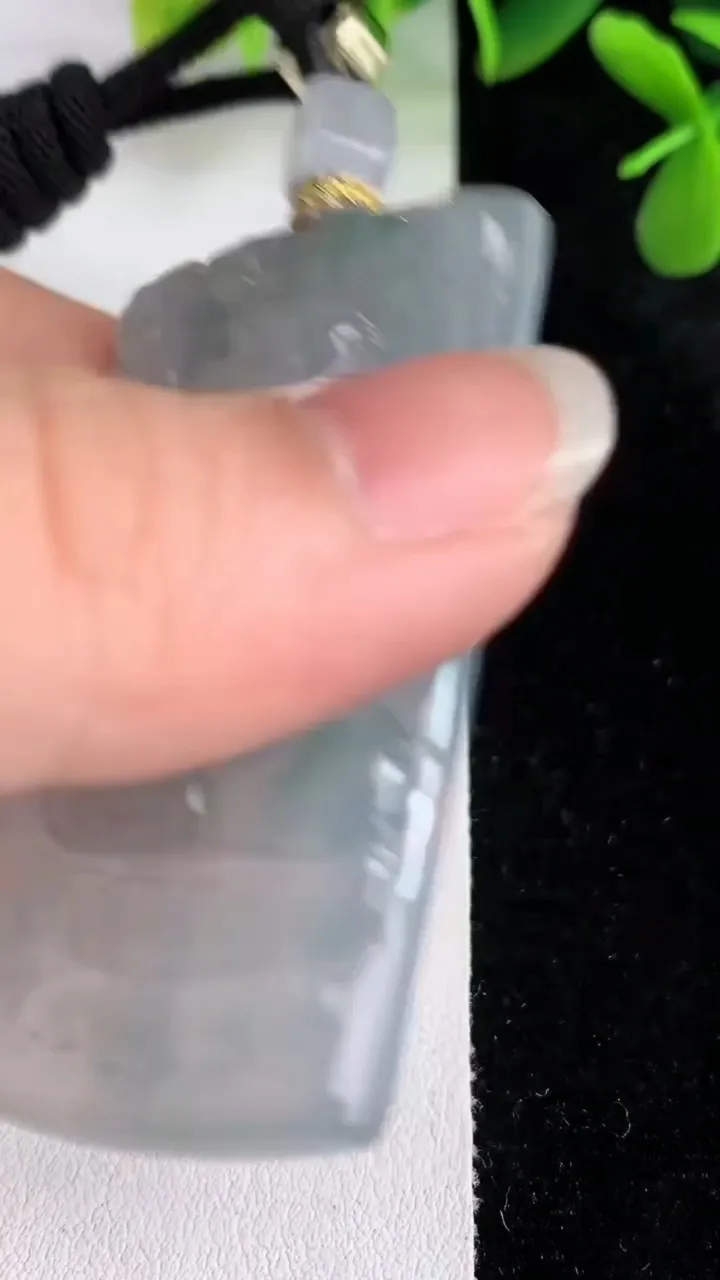 天然A货翡翠飘花阿弥陀佛吊坠，尺寸54.8-37.6-6，重量:35.05g
5月28日