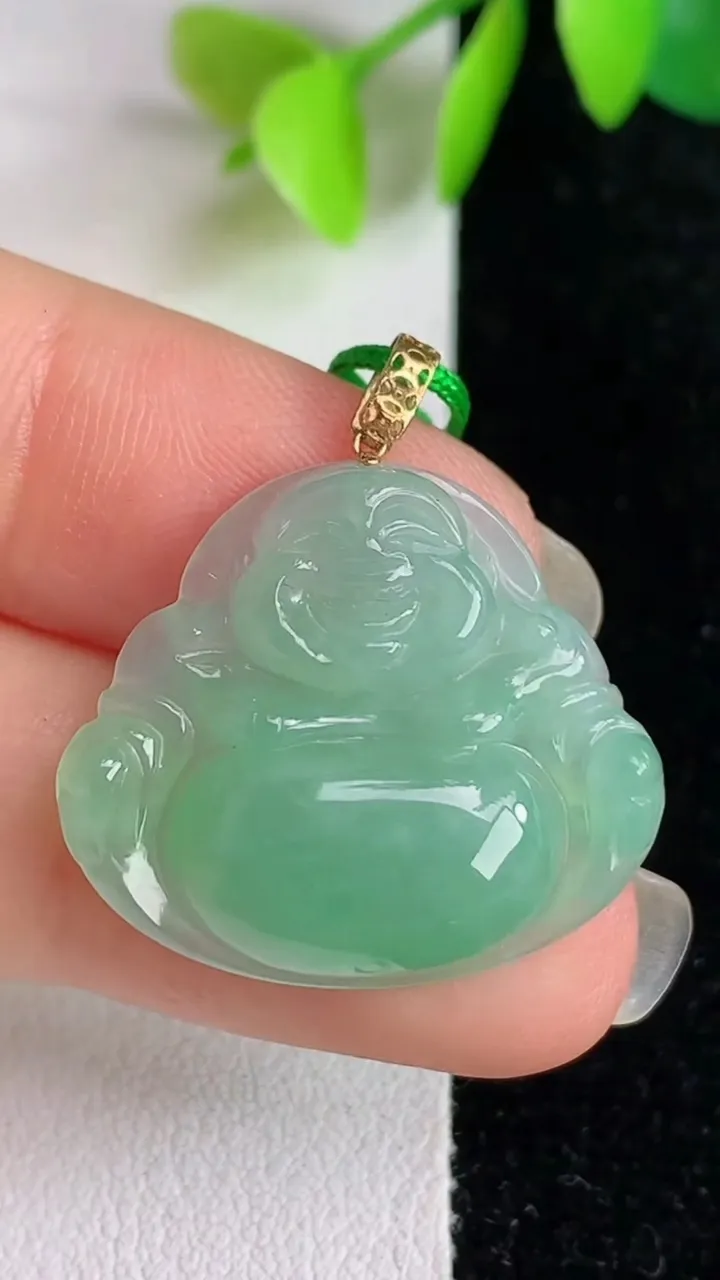 天然A货翡翠佛公吊坠，尺寸21.6-24.8-4.8，重量:4.00g
5月29日